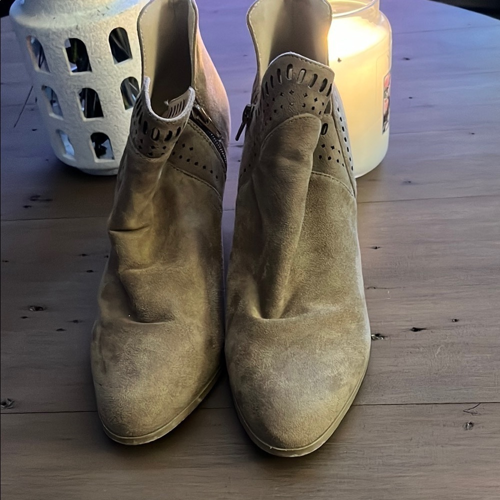 Coconuts by Matisse Tan Ankle Booties with Western Flair - Women Size 10 - Picture 2 of 4